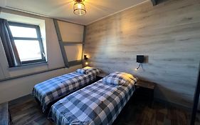 Villa Charlton 79A